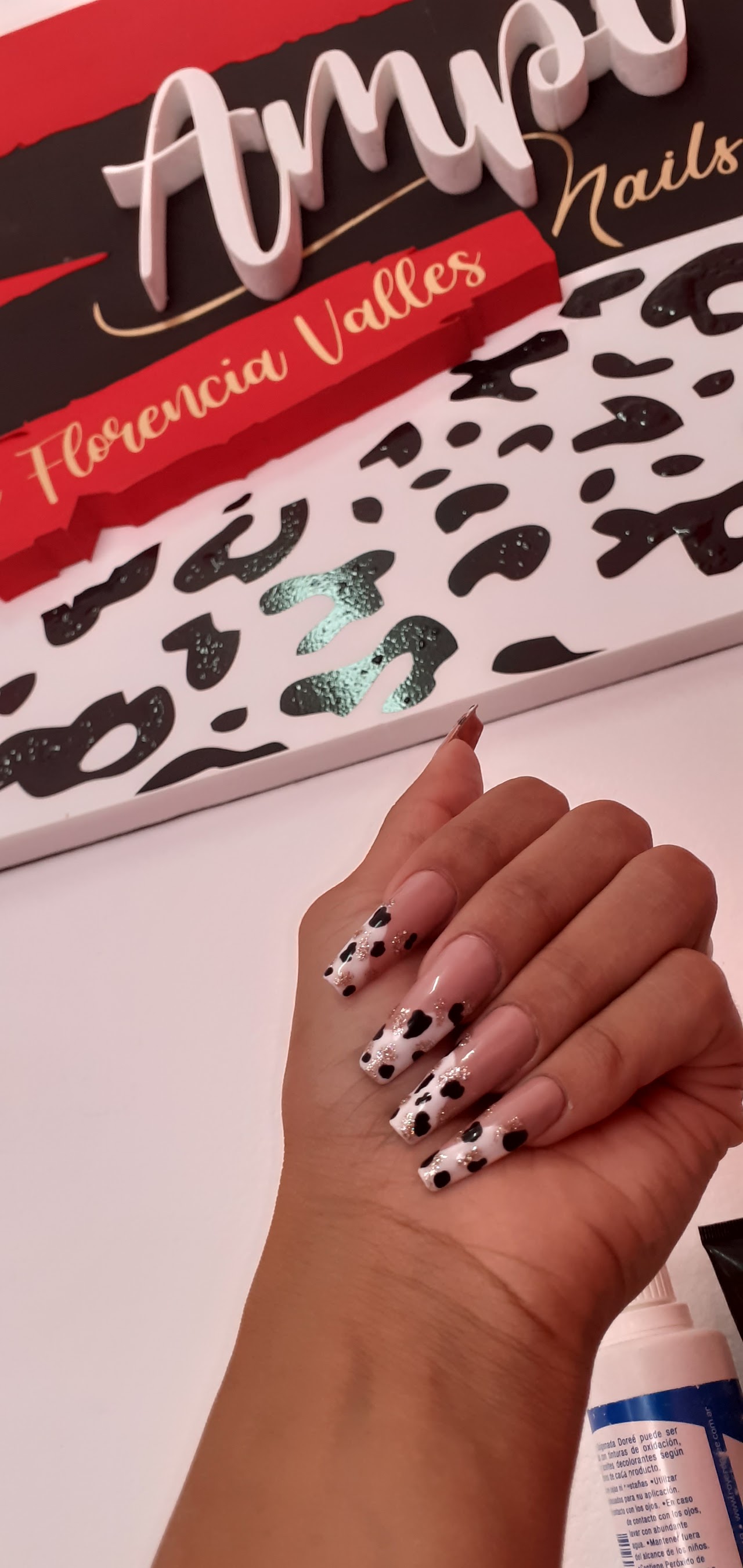 Trabajo de uñas Ampi Studio